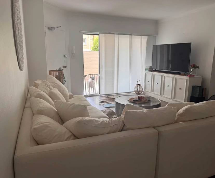 Unfurnished room in a flatshare