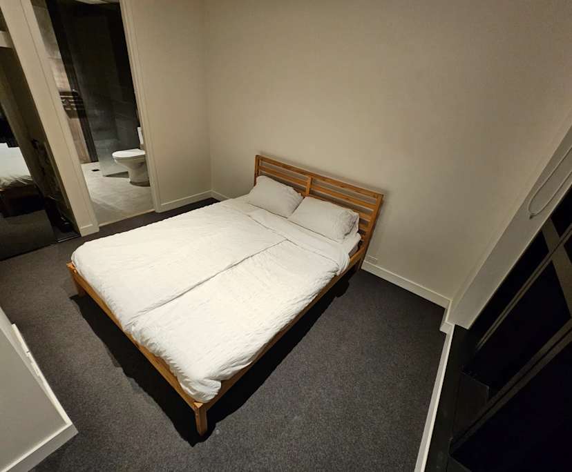 Furnished room with ensuite in a flatshare
