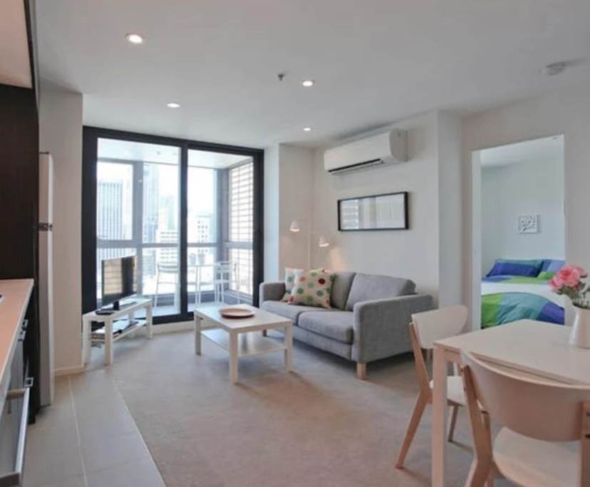 Furnished room in a flatshare