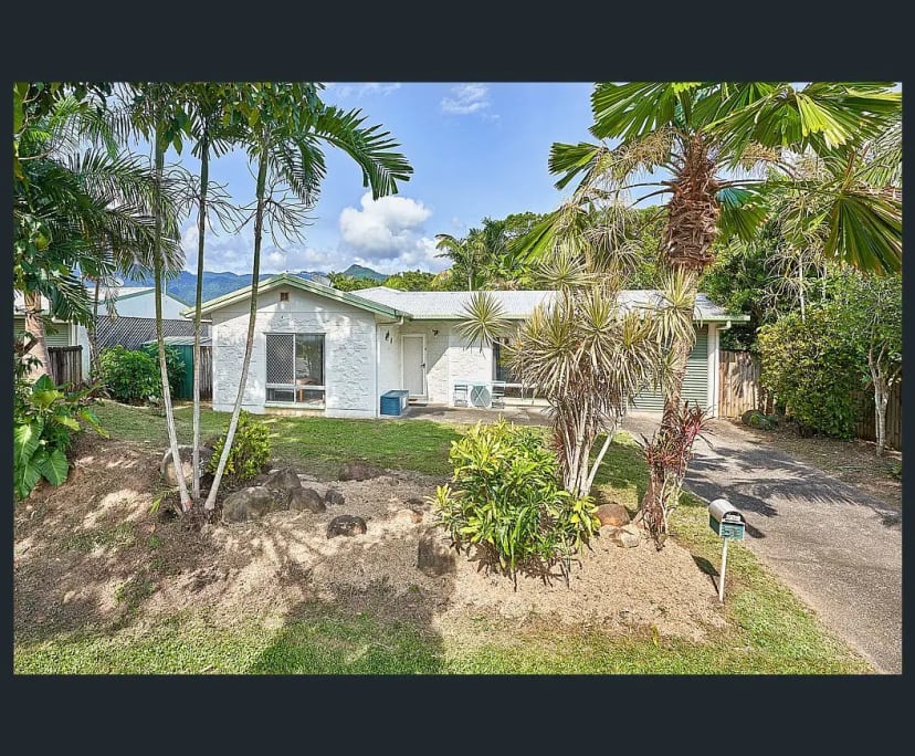 Room for Rent in Bentley Park, Cairns 220, Furnis...