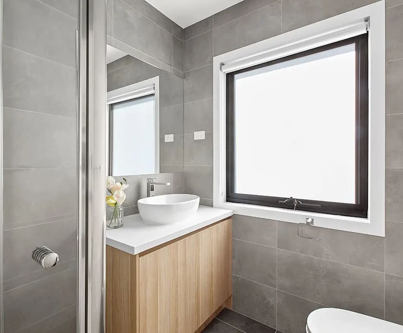 $305, Share-house, 6 bathrooms, Kingsbury VIC 3083