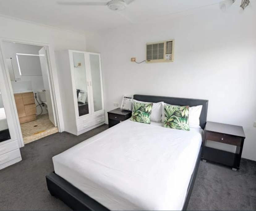 Furnished room with ensuite in a flatshare