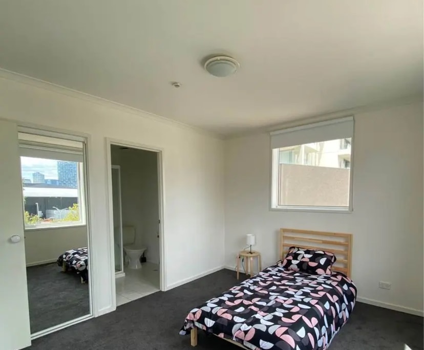 Furnished room in a flatshare