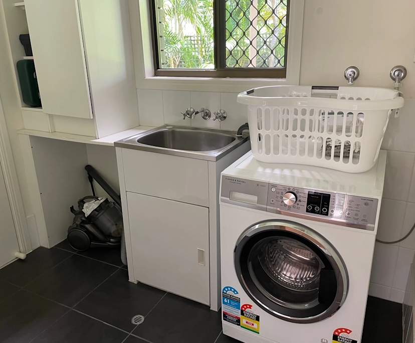 $335, Share-house, 3 bathrooms, Ashmore QLD 4214