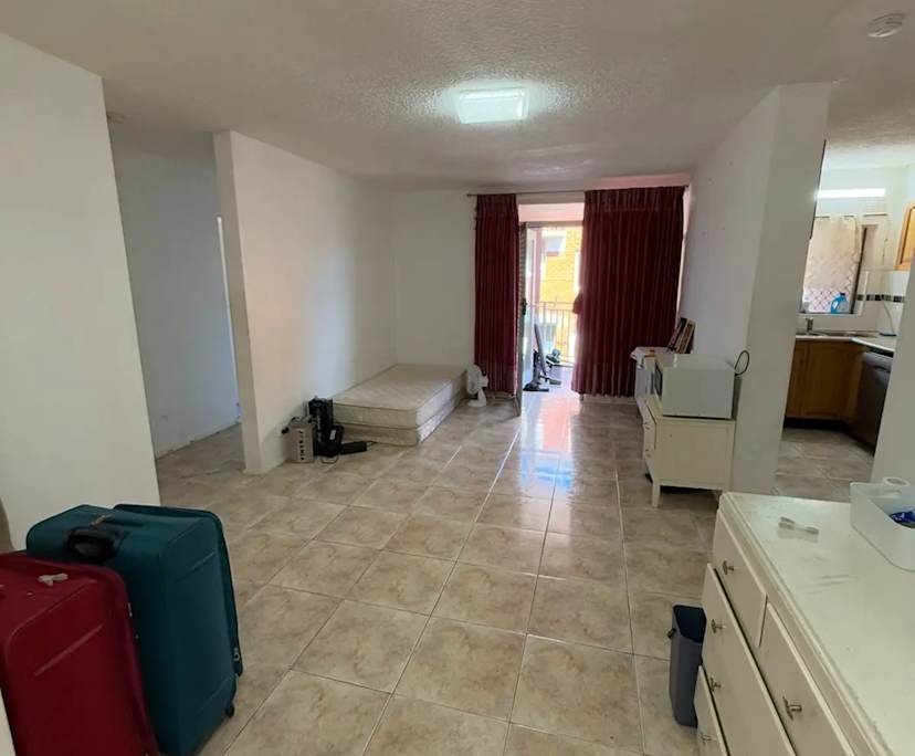 Unfurnished room in a flatshare