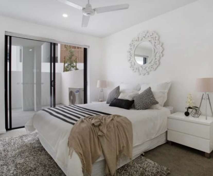 Unfurnished room with ensuite in a flatshare