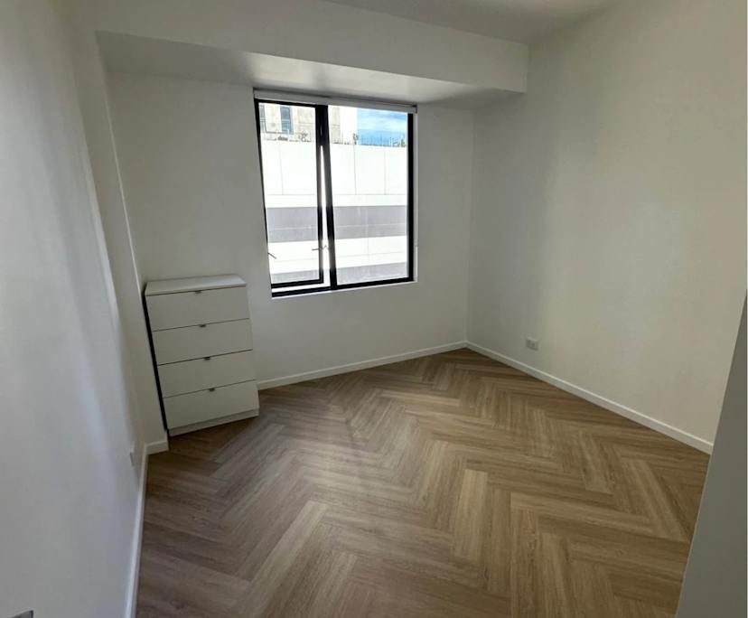 Unfurnished room with own bathroom