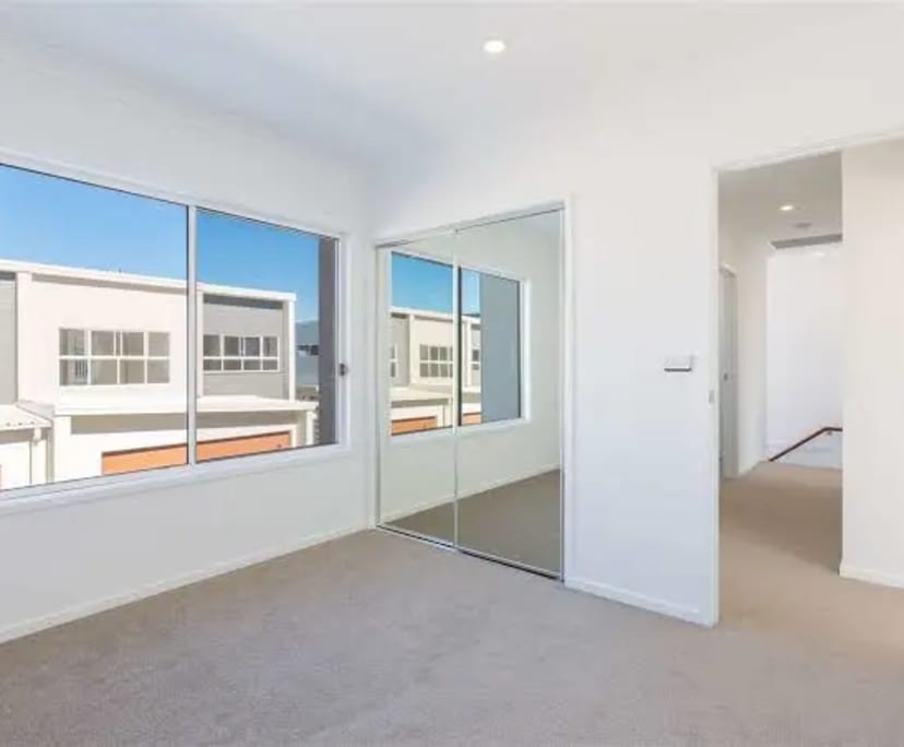 $300, Share-house, 3 bathrooms, Hope Island QLD 4212