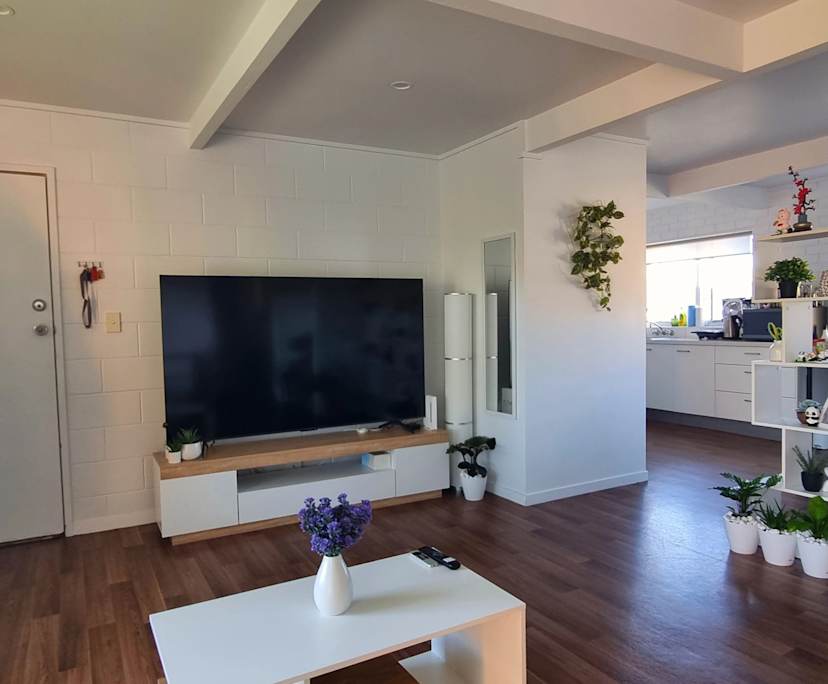 Furnished room in a flatshare