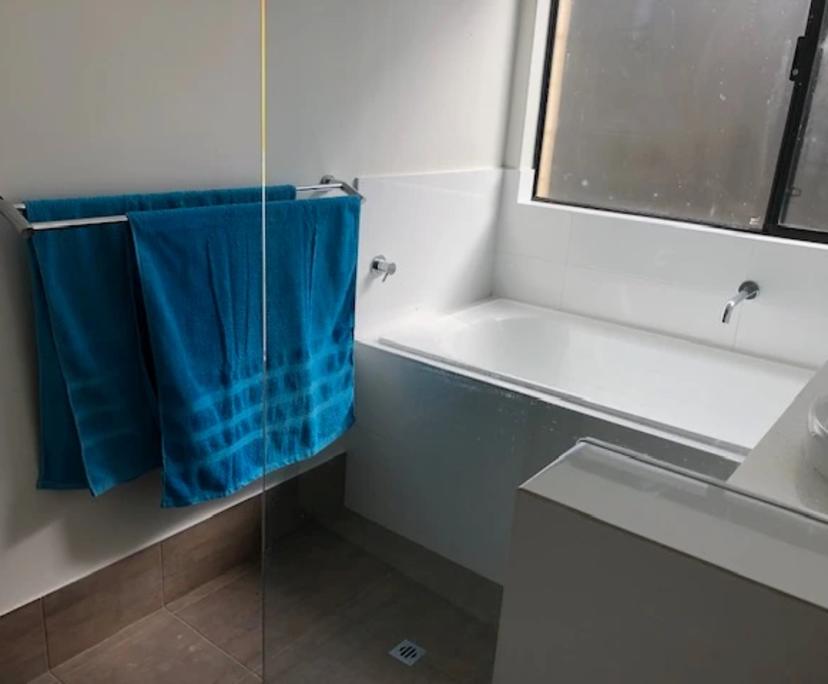$300, Share-house, 2 bathrooms, Halls Head WA 6210