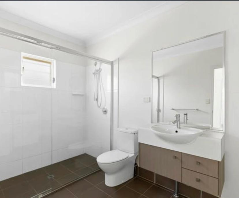 $370, Flatshare, 2 bathrooms, Bulimba QLD 4171