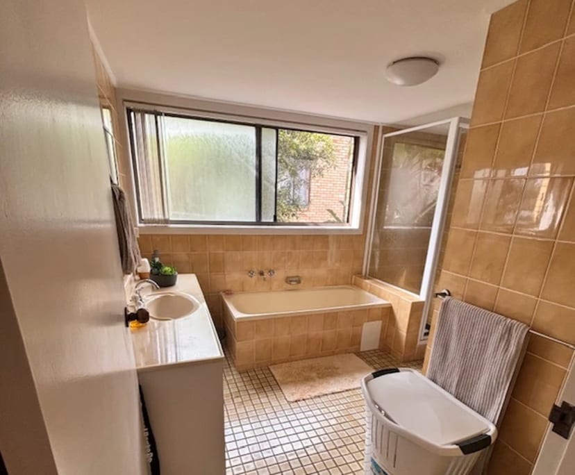 $750, Whole-property, 2 bathrooms, Broadbeach QLD 4218