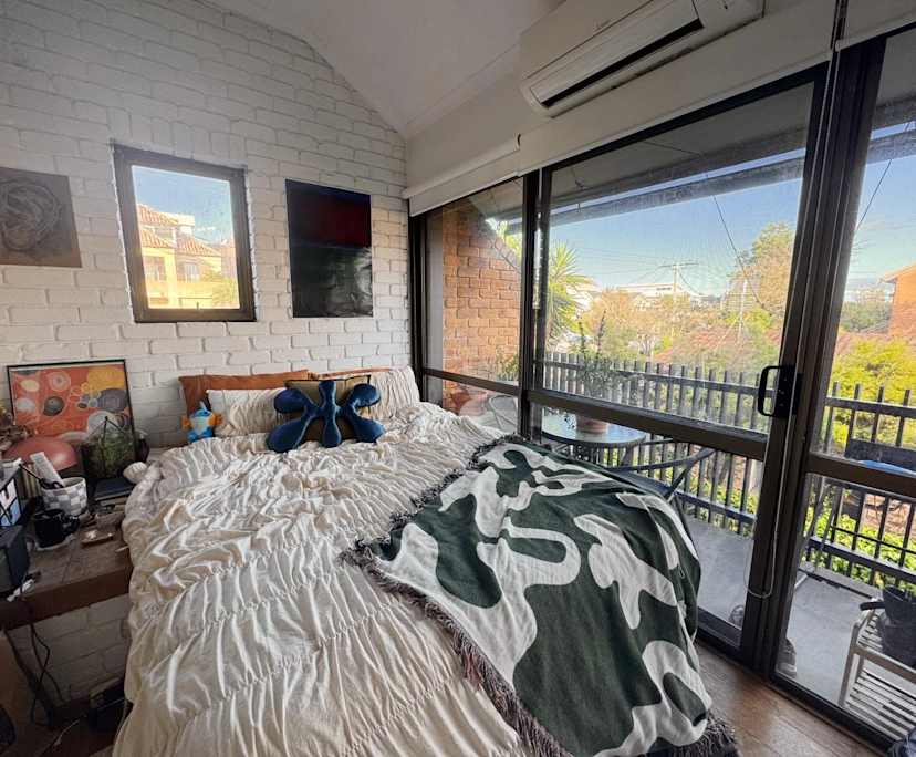 Room in a share house