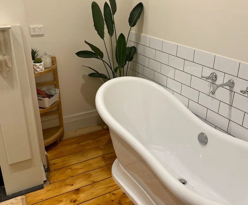 Room in a share house