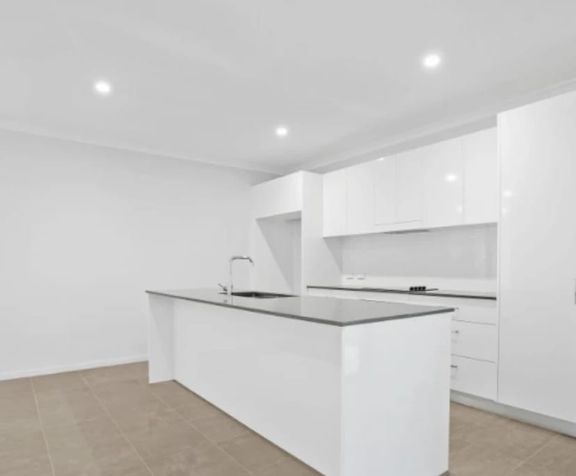 $330, Share-house, 3 bathrooms, Manoora QLD 4870