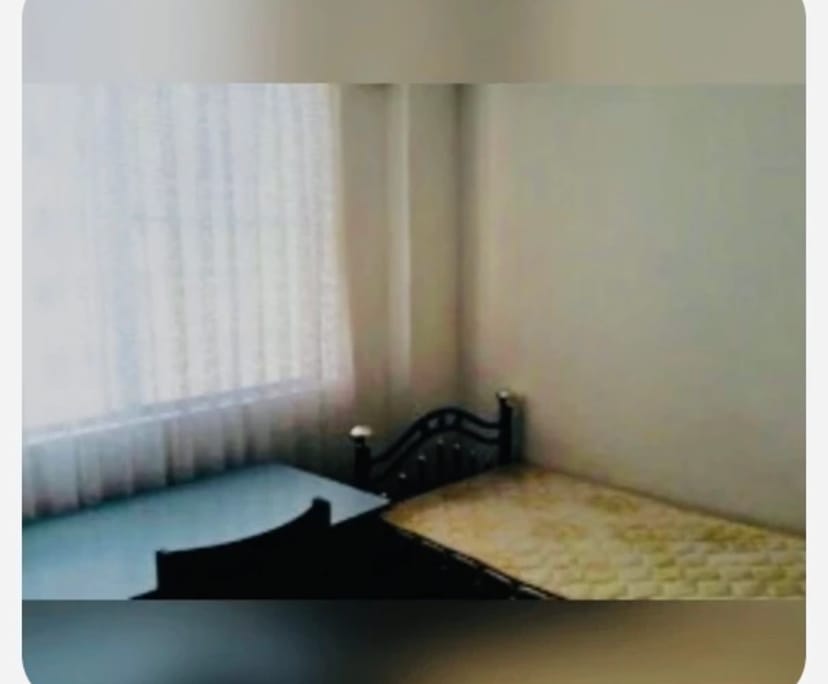 Furnished room in a flatshare