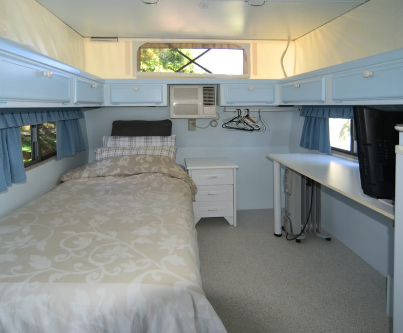 Furnished room studio flat for rent