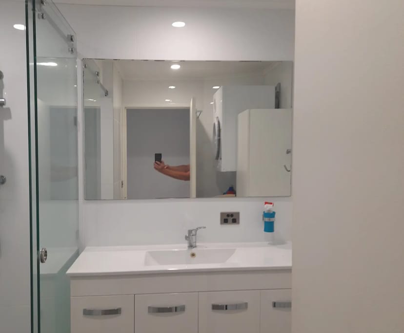 $400, Student-accommodation, 2 bathrooms, Runaway Bay QLD 4216