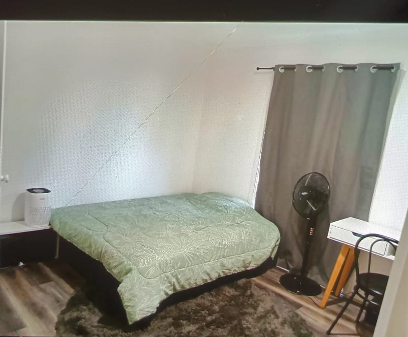 Furnished room in a share house