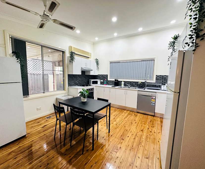 $530, Granny-flat, 2 bathrooms, Seven Hills NSW 2147