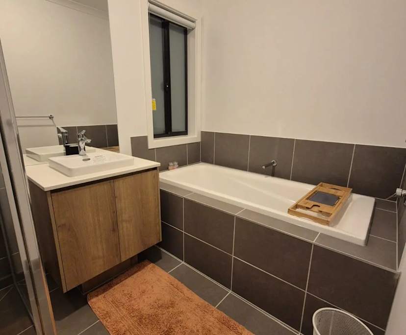 $300, Share-house, 2 rooms, Melton South VIC 3338, Melton South VIC 3338