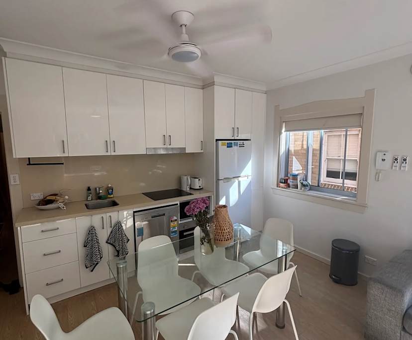 Furnished room in a flatshare