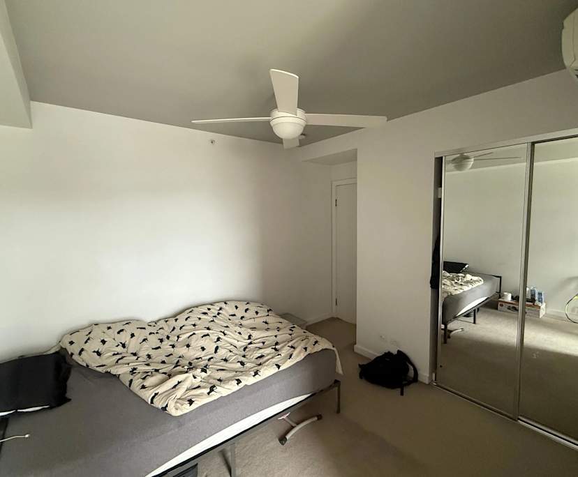 Furnished room in a flatshare