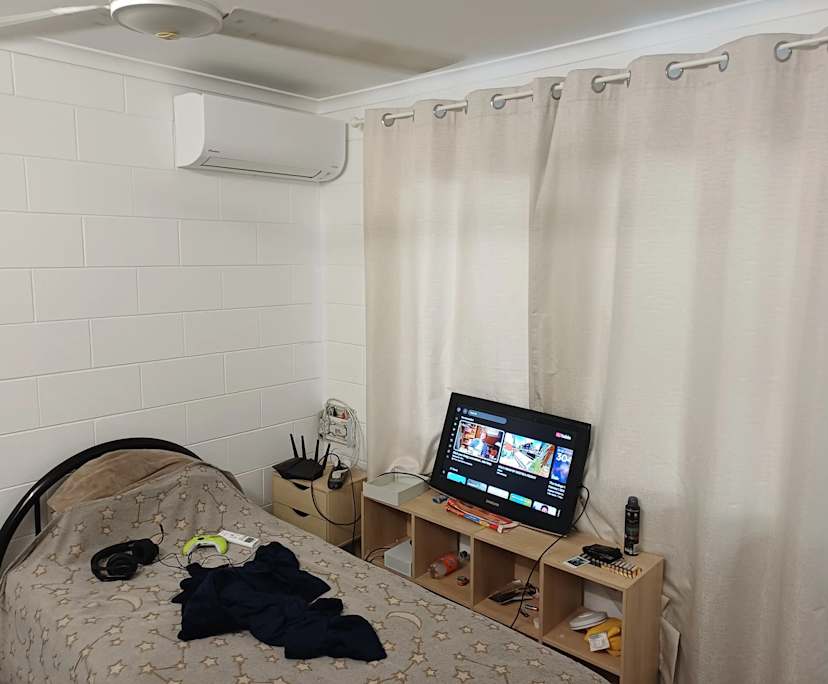 $230, Flatshare, 2 bathrooms, Parramatta Park QLD 4870