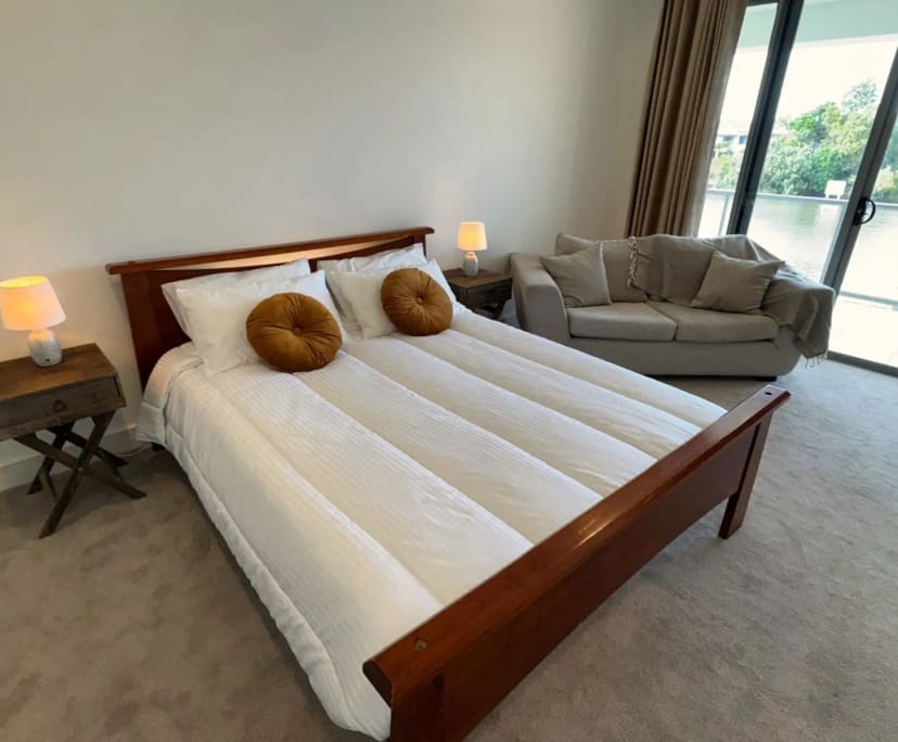 $800, Share-house, 6 bathrooms, Benowa QLD 4217