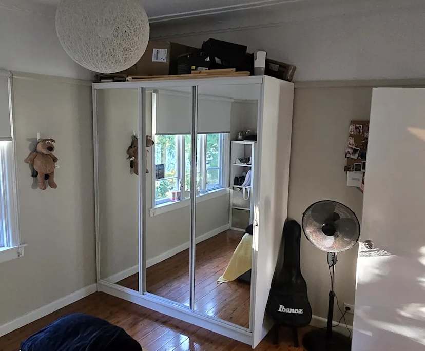 Room in a share house