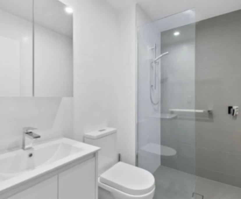 Furnished room with ensuite in a flatshare