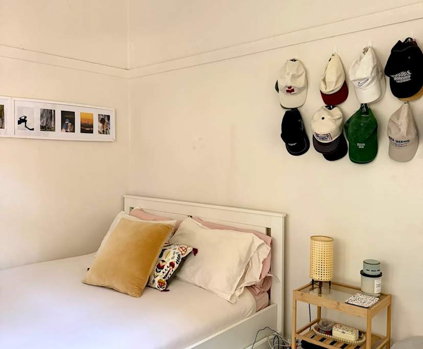Furnished room in a flatshare