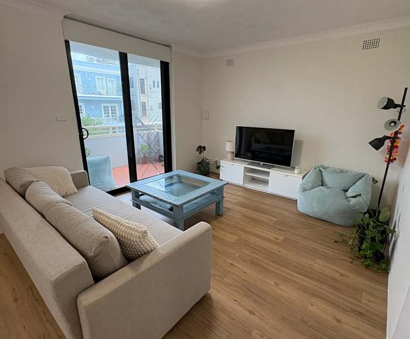 Unfurnished room in a flatshare