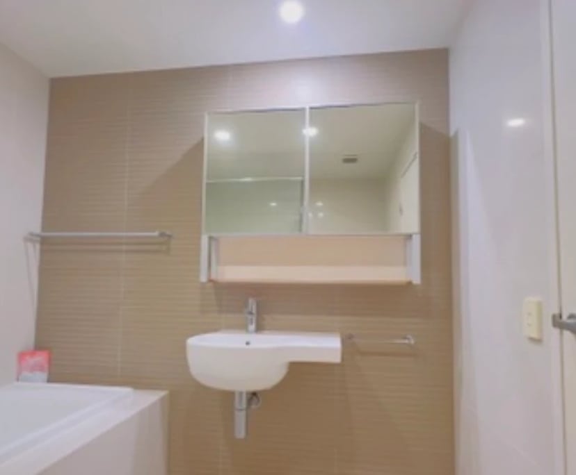 Furnished room with ensuite in a flatshare