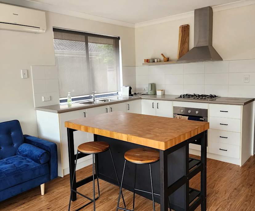 $750, Whole-property, 2 bathrooms, Beldon WA 6027