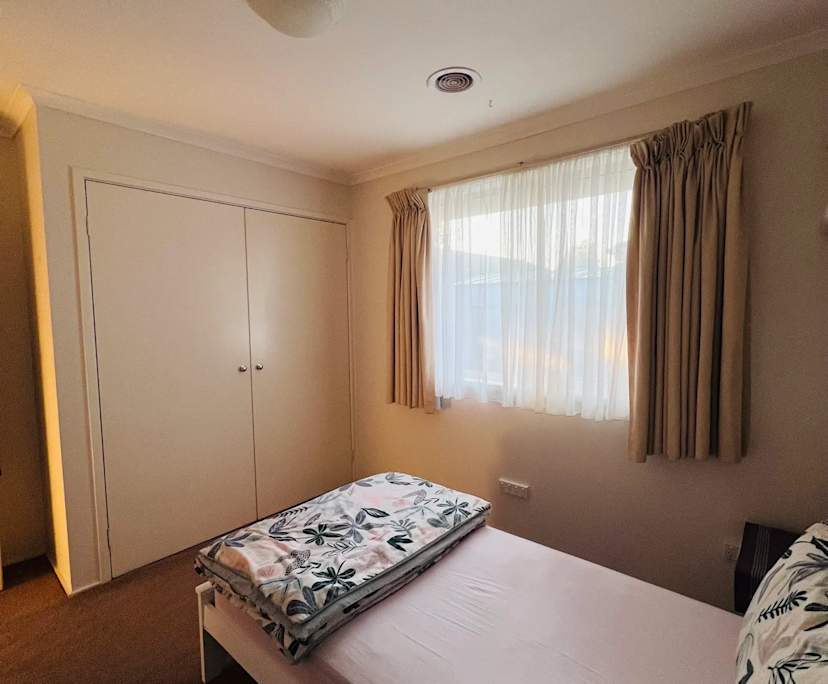 Room in a share house