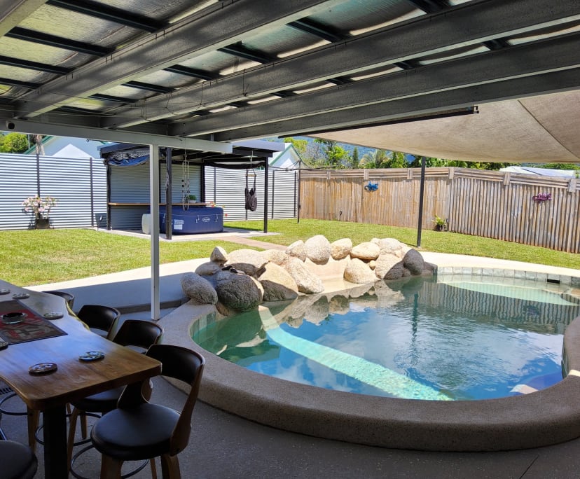 Room for Rent in Bentley Park, Cairns 260, Furnis...