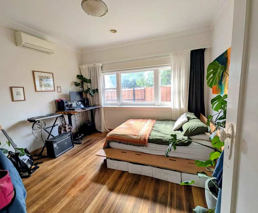 Room in a share house