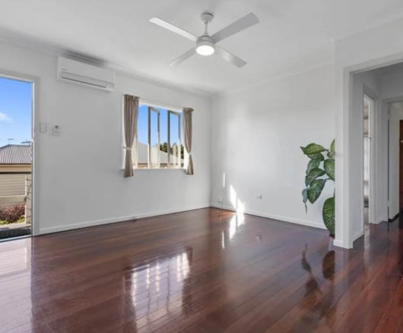 Unfurnished room in a flatshare