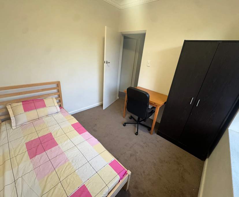 Furnished room in a flatshare