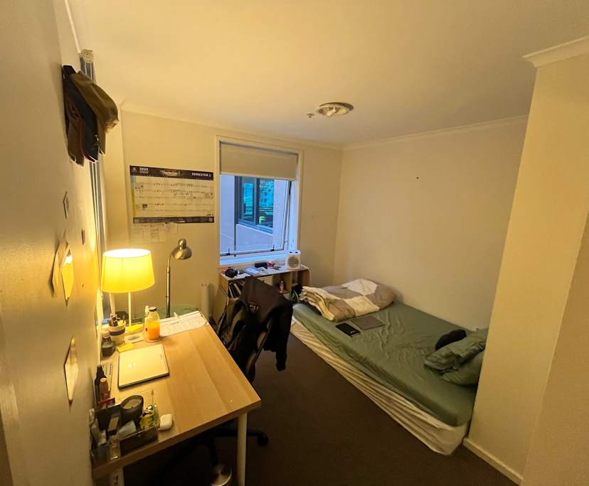 Furnished room in a flatshare