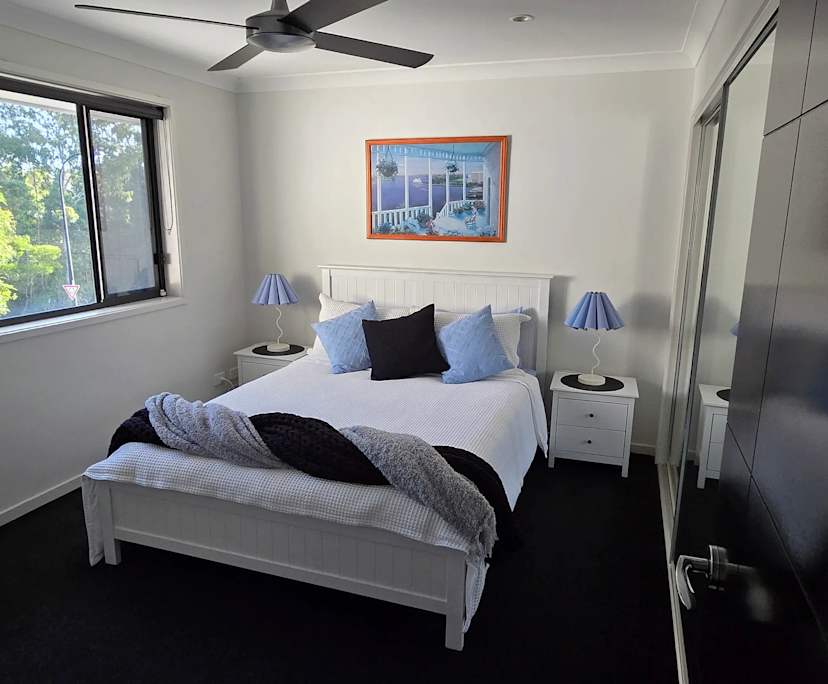 Furnished room in a share house