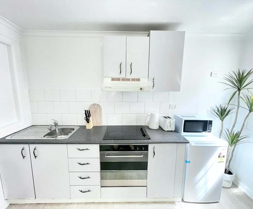 $520, Studio, 1 bathroom, Enmore NSW 2042