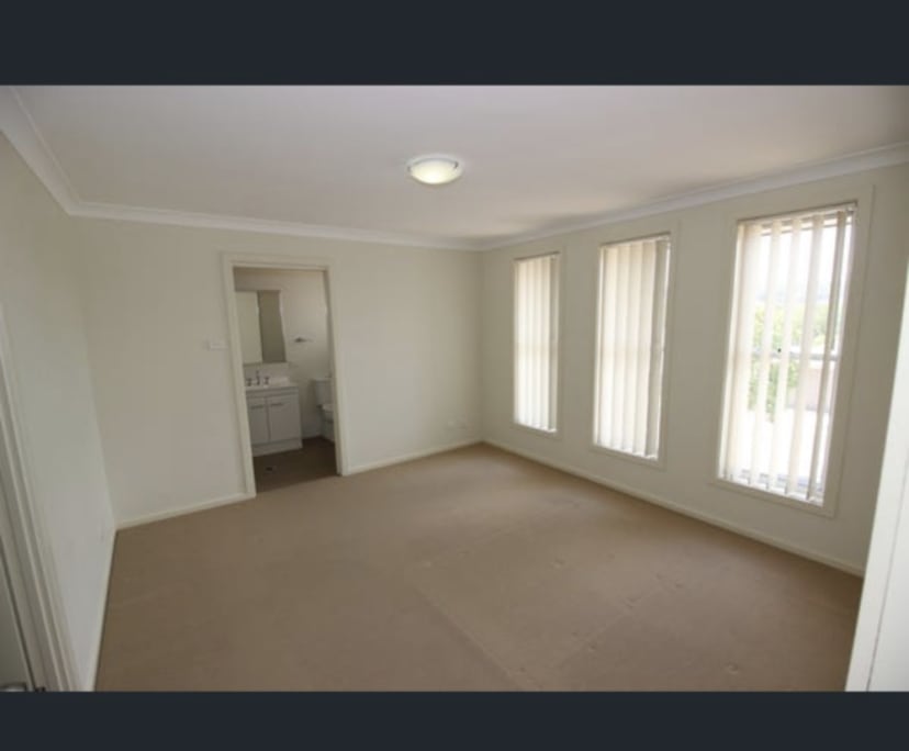 Room for Rent in Cameron Park, Newcastle 180, Unf...