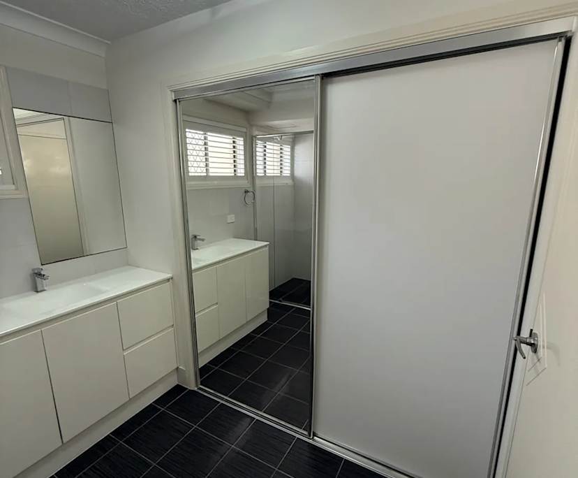 $260, Flatshare, 3 bathrooms, Mermaid Beach QLD 4218