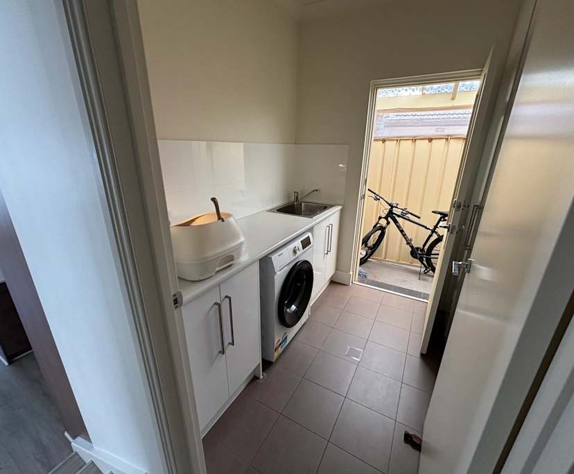 $330, Share-house, 3 bathrooms, Clearview SA 5085