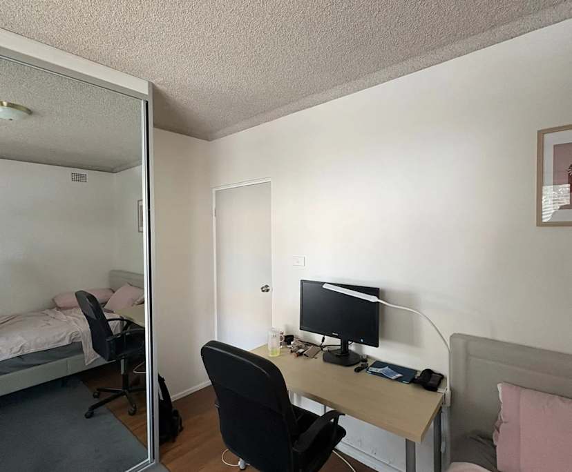 Furnished room in a flatshare