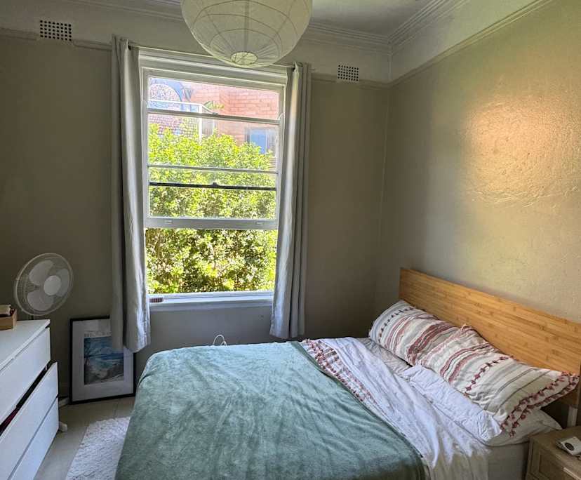Furnished room in a flatshare