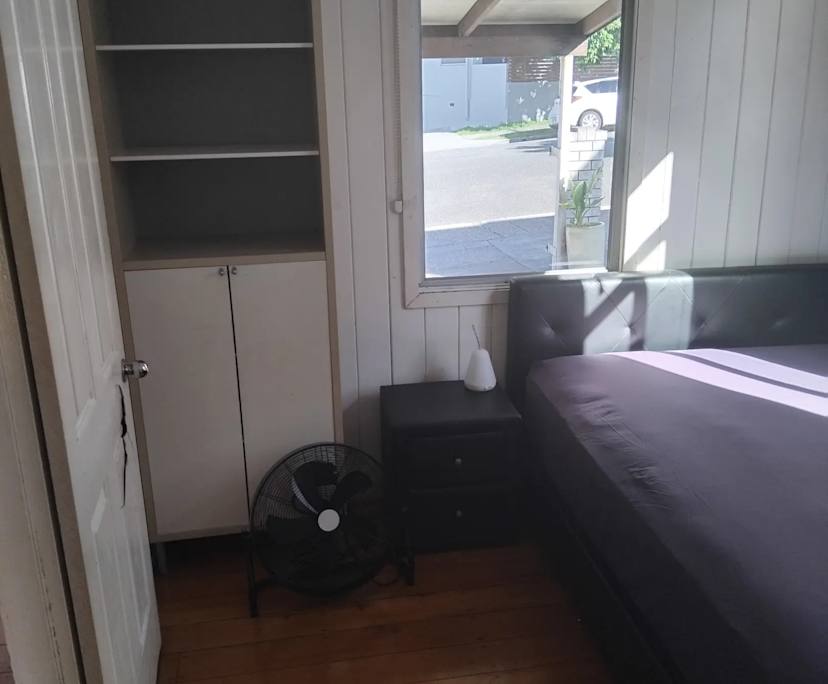 Room in a share house