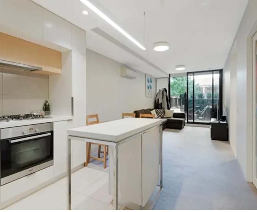 Furnished room in a flatshare
